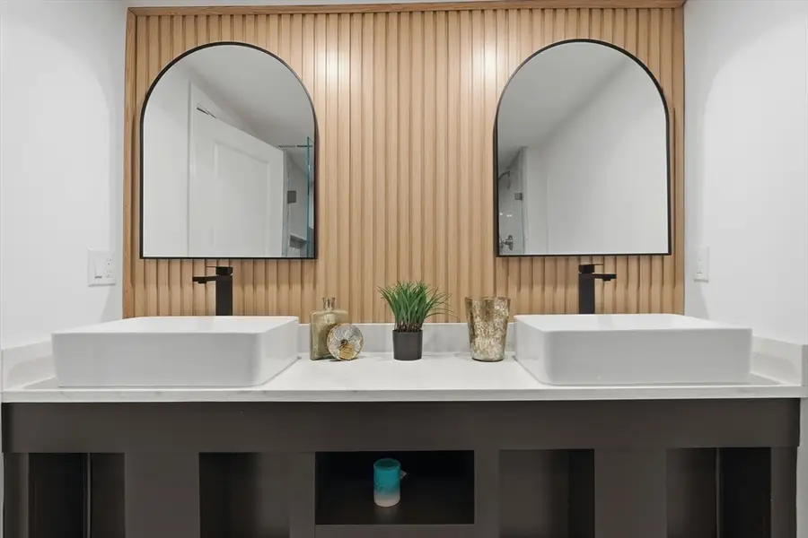 35 Oak St, Tewksbury, MA 01876 - Image #2