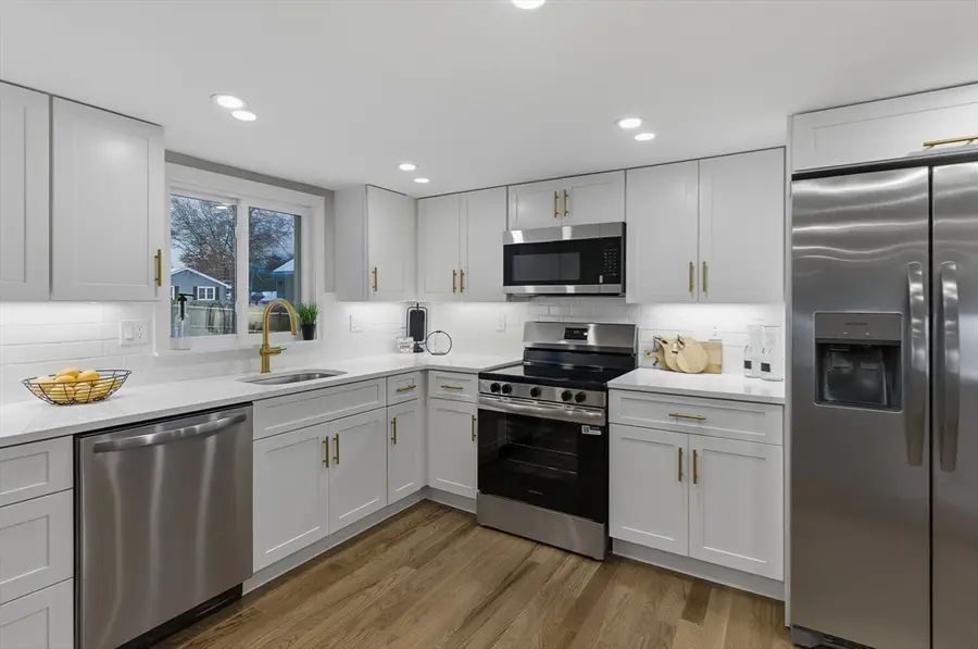 35 Oak St, Tewksbury, MA 01876 - Image #3