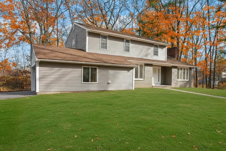 32 Laurel Ln, Raynham, MA 02767 - Image #2