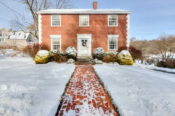 3 Shoreham St, Worcester, MA 01605