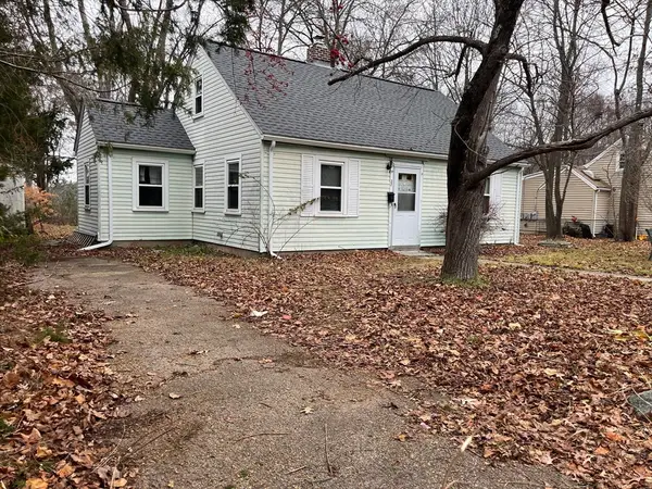 32 Doty Dr, Stoughton, MA 02072