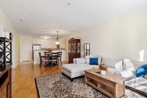 3 Harvest Dr #107, North Andover, MA 01845