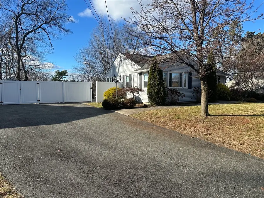 254 Hartwick St, Springfield, MA 01108 - Image #2