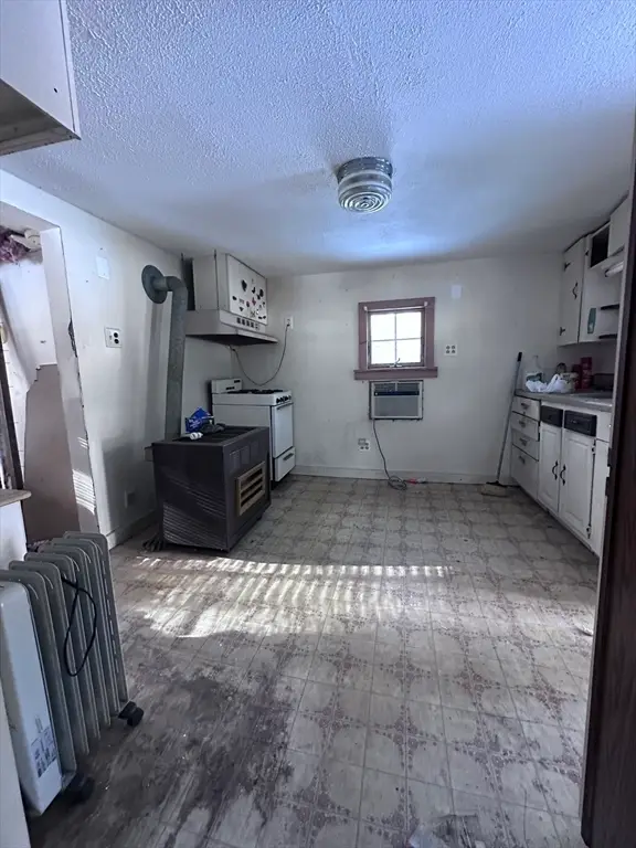 404 Sylvester Rd, Northampton, MA 01062 - Image #2