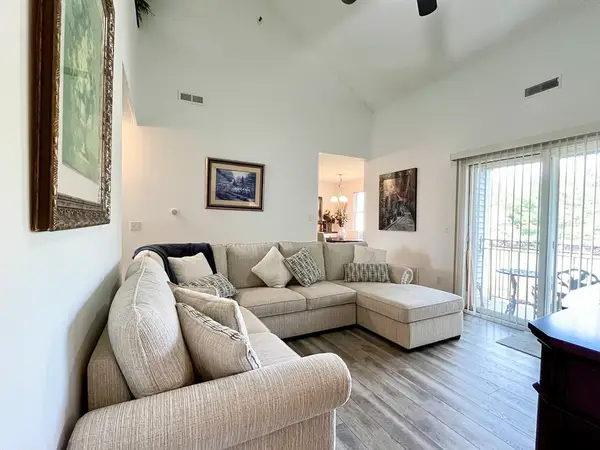 74 Tennis Plaza Rd #34, Dracut, MA 01826