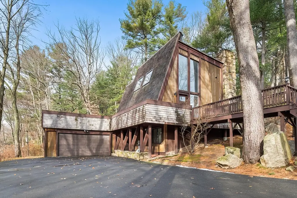 244 Moulton Dr, Lynnfield, MA 01940 - Image #1
