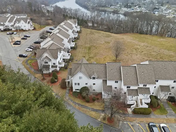 100 Merrimack Ave #124, Dracut, MA 01826