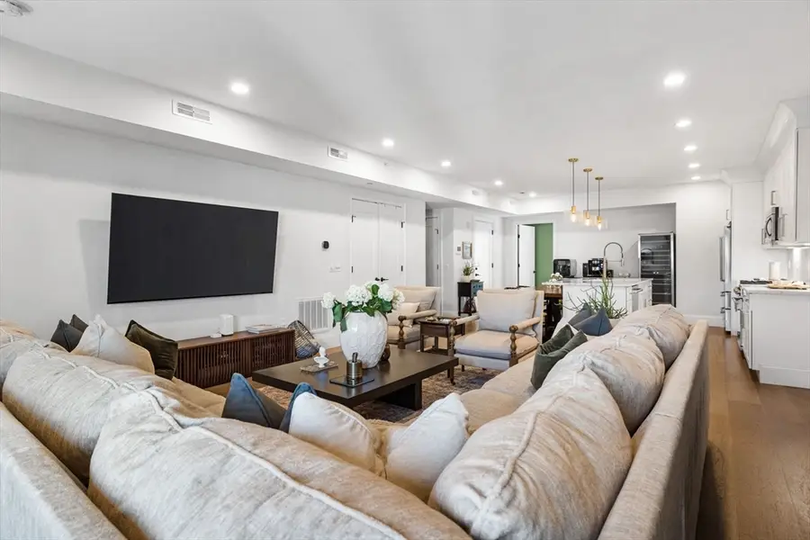 258-260 W 3rd St #1, Boston, MA 02127 - Image #2