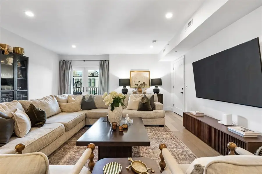 258-260 W 3rd St #1, Boston, MA 02127 - Image #3