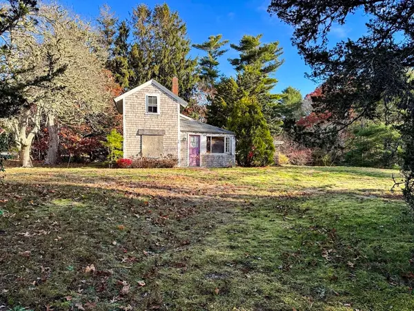 30 Pond St, Barnstable, MA 02655
