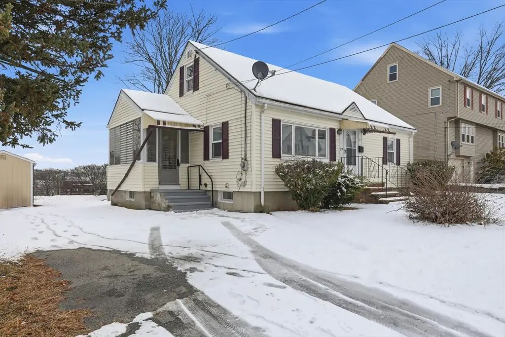 39 Phoebe Ave, Lowell, MA 01854 - Image #1