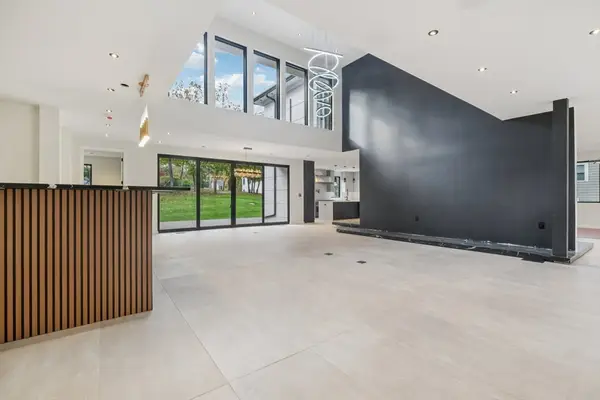 883 Greendale Ave, Needham, MA 02492