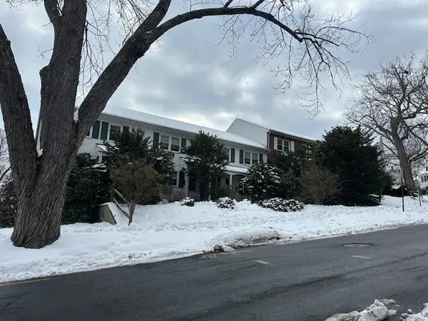 153 Round Hill Rd #153, Northampton, MA 01060