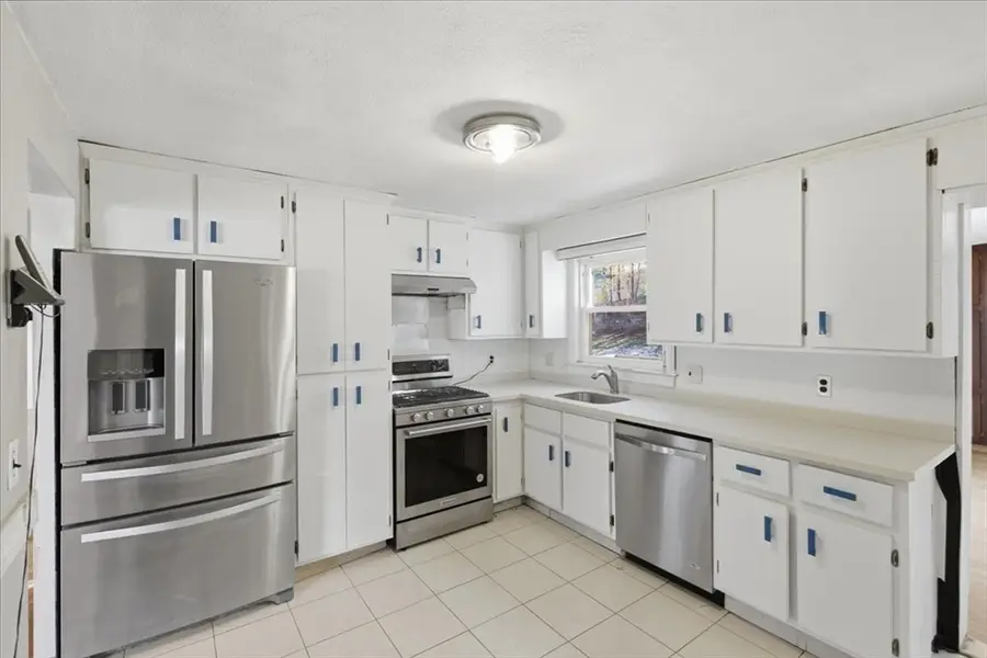 6 Sunset Dr, Randolph, MA 02368 - Image #2