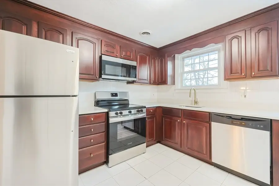 18 Divittorio Drive, Milford, MA 01757 - Image #2