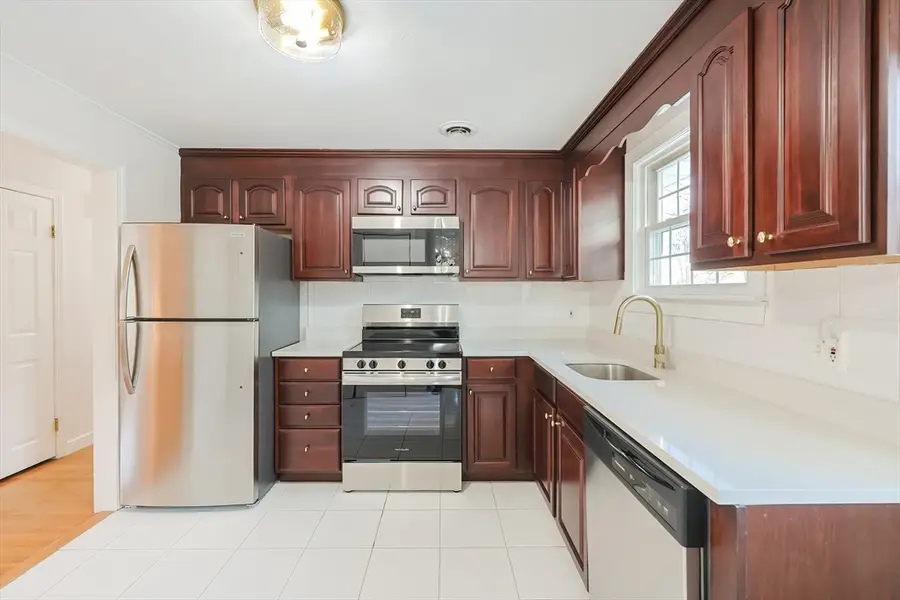 18 Divittorio Drive, Milford, MA 01757 - Image #3