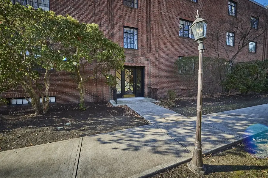 100 Sewall Ave #5, Brookline, MA 02446 - Image #3