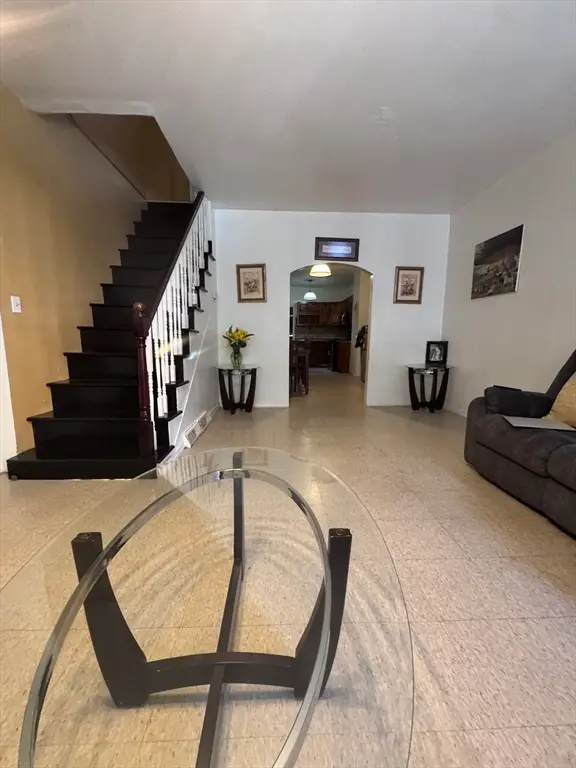 77 Newton St, Holyoke, MA 01040 - Image #2