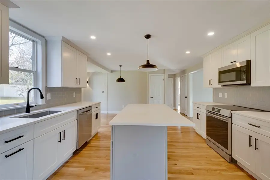 34 Irving Dr, Walpole, MA 02081 - Image #3