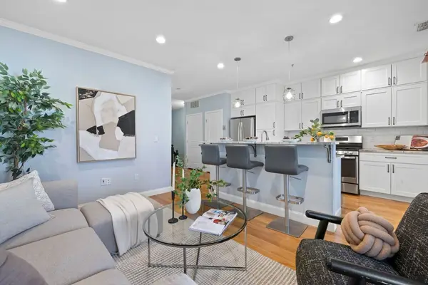 242 W 5th St #3, Boston, MA 02127