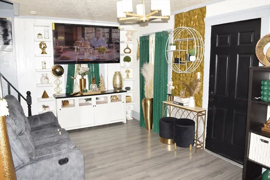 34 Ina St, Springfield, MA 01109 - Image #3