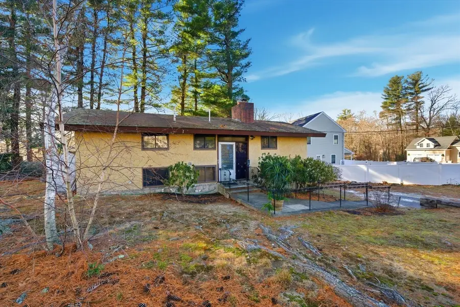11 Hutchins Cir, Lynnfield, MA 01940 - Image #2
