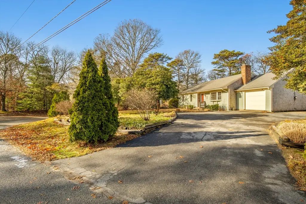 386 Bishops Ter, Hyannis, MA 02601 - Image #1