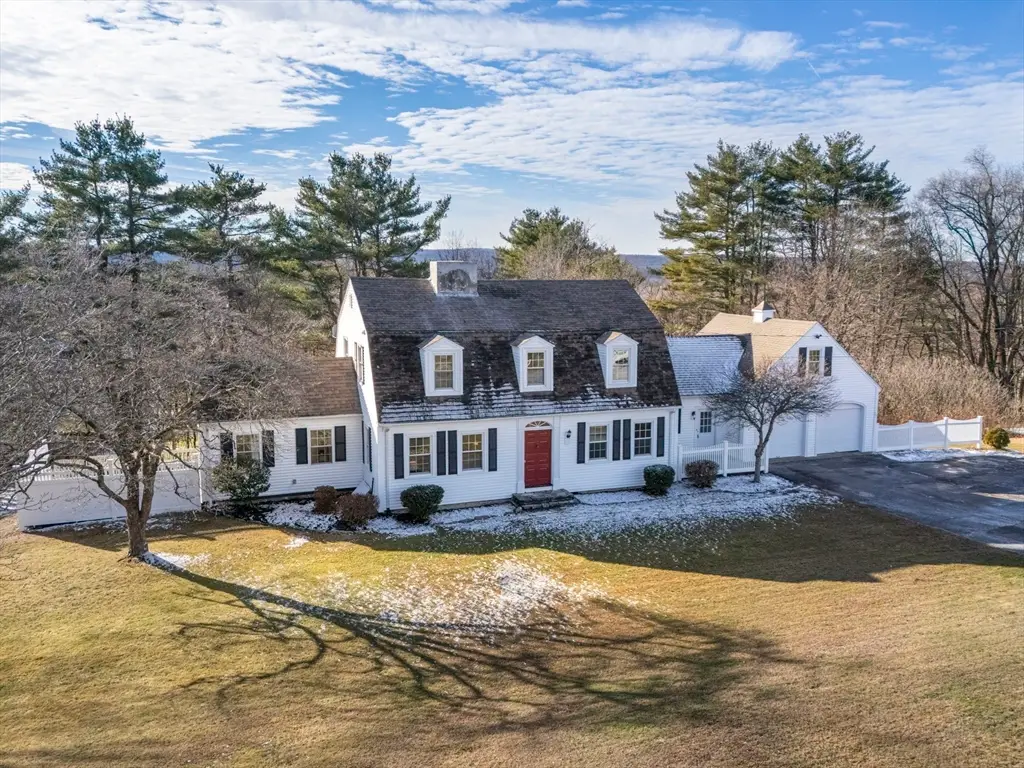 51 Fiske Hill Rd, Sturbridge, MA 01566 - Image #1