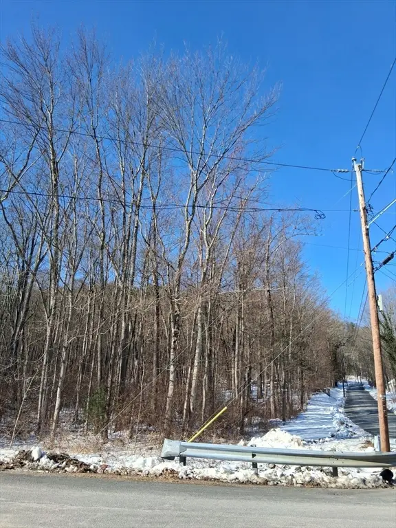 17 Maple St, Southampton, MA 01073