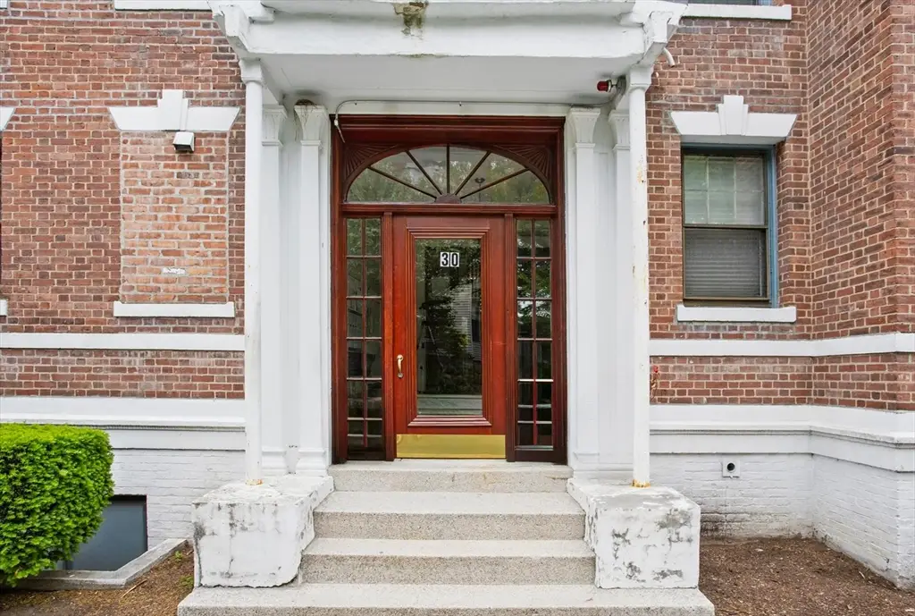 30 Kinross Rd #1, Boston, MA 02135 - Image #1