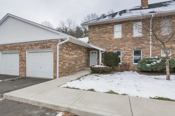 13 Castle Hills Rd #B, Agawam, MA 01001