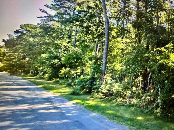 28 Blue Castle Dr, Mashpee, MA 02649