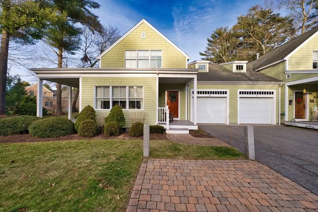 8 Hathaway Pond Circle #8, Rochester, MA 02770 - Image #1
