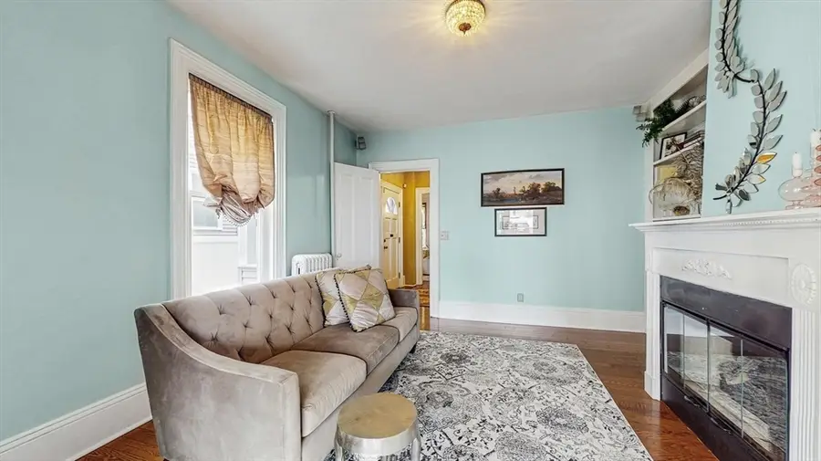 13 Robbins St #1, Waltham, MA 02453 - Image #3