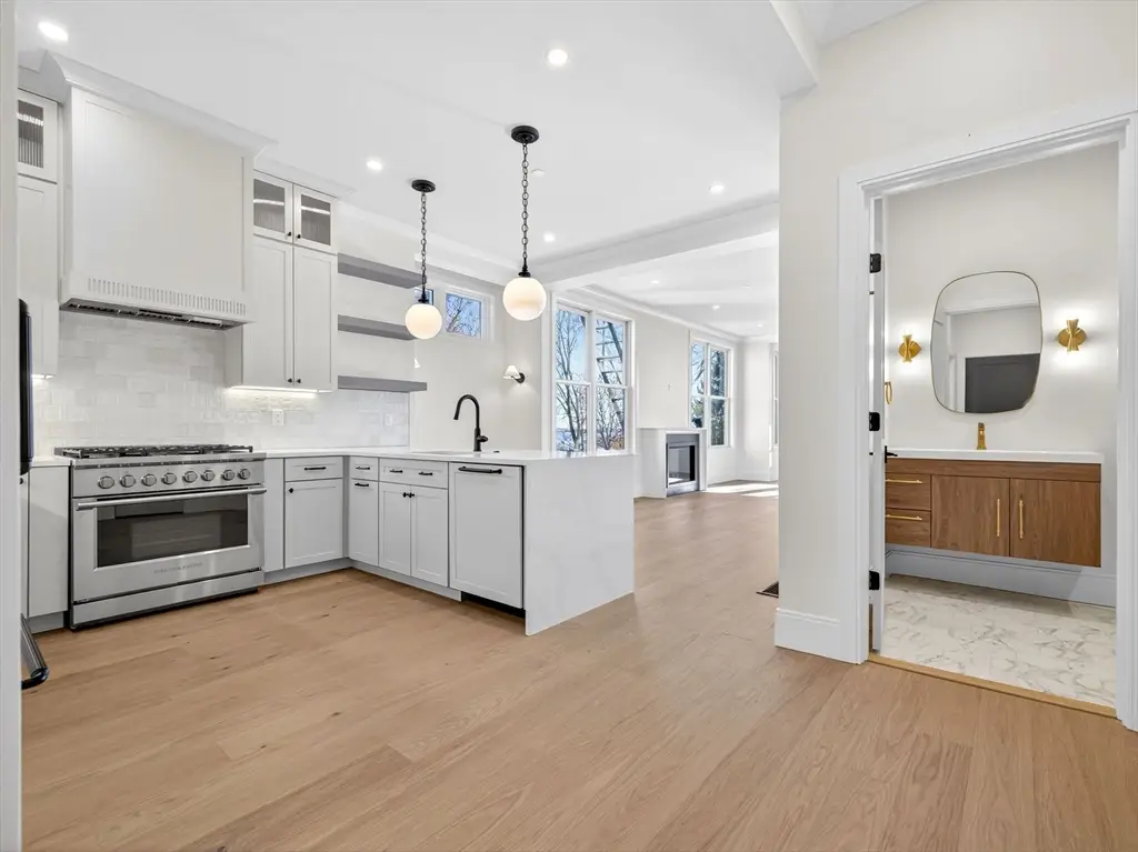 427 E 6th St #1, Boston, MA 02127 - Image #1