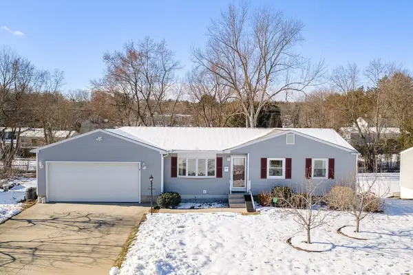 91 Knollwood Cir, Holyoke, MA 01040