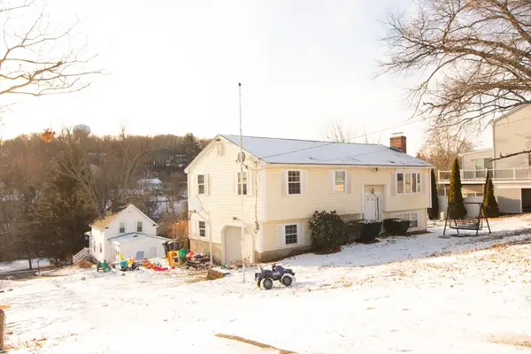 120 Amesbury St, Dracut, MA 01826