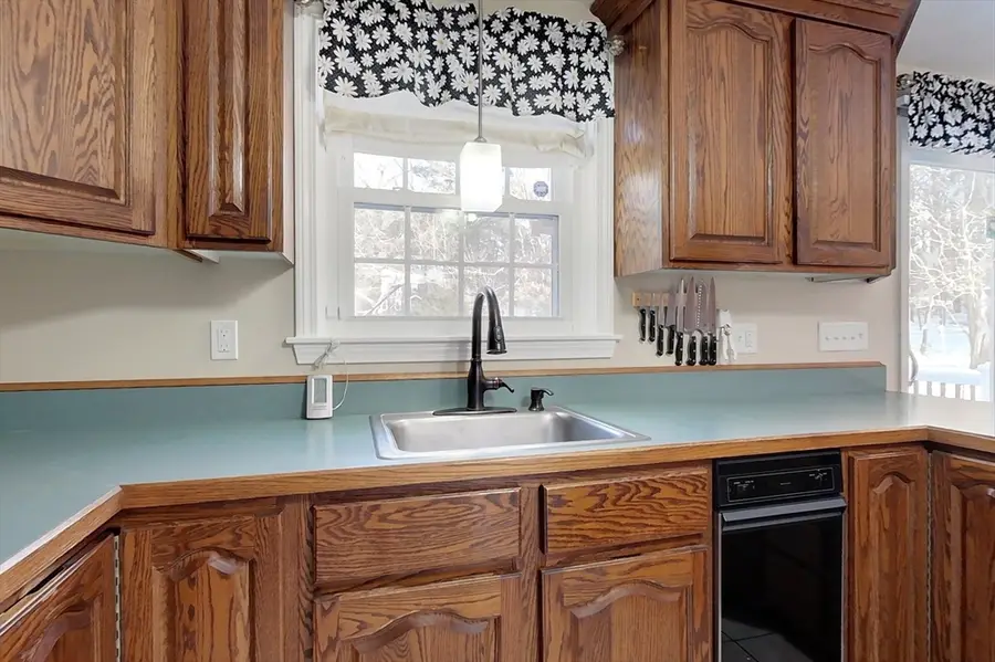 3 Joyce Dr, Tyngsboro, MA 01879 - Image #3