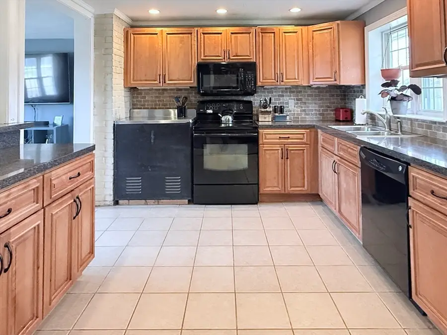 45 Braintree Ave, Brockton, MA 02302 - Image #3