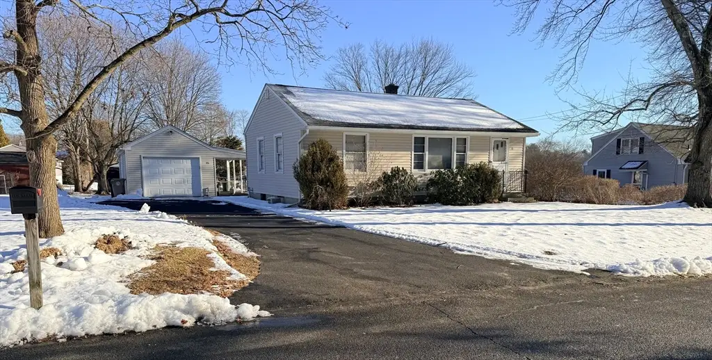 15 Hilltop Terr, Ludlow, MA 01056 - Image #1