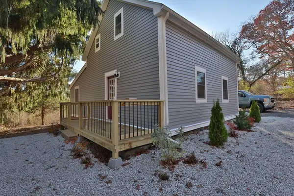 25 Center Hill Rd, Plymouth, MA 02360
