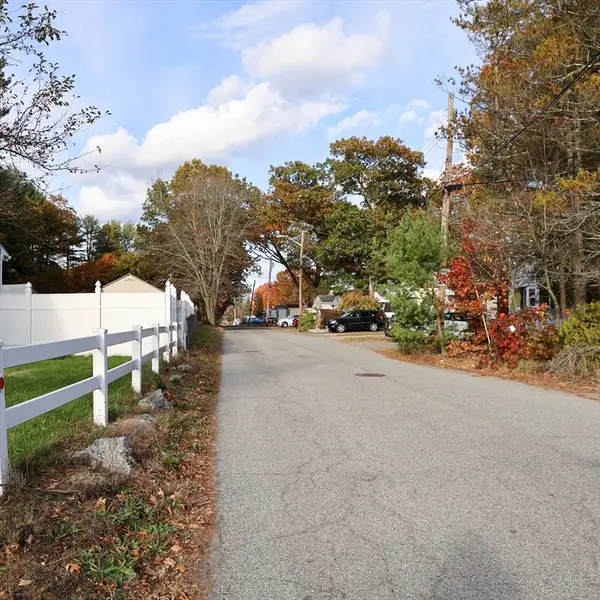 6 Leicester St, Billerica, MA 01821