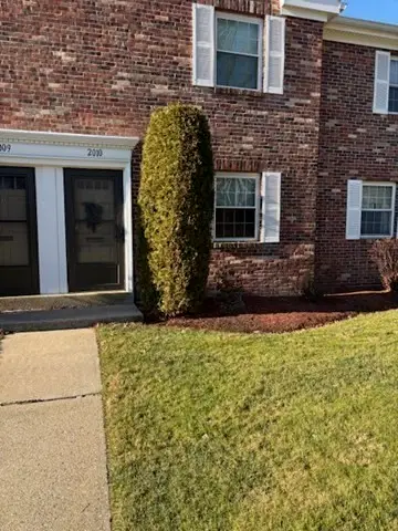 2010 Windsor Dr #2010, Framingham, MA 01701