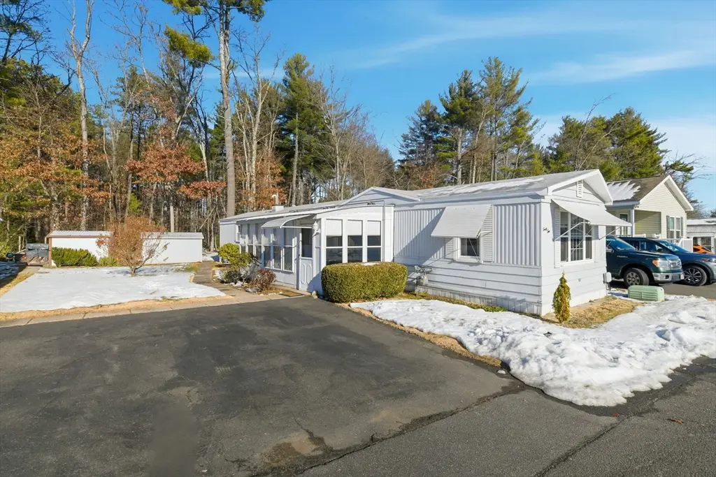 42 Warfield Dr, Westfield, MA 01085 - Image #1