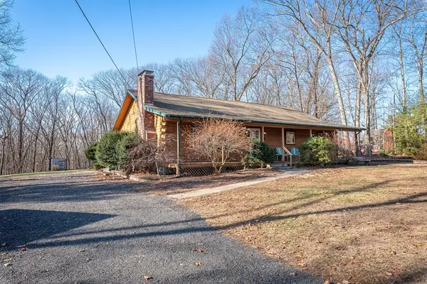 56 Parmenter Ln, North Attleboro, MA 02760