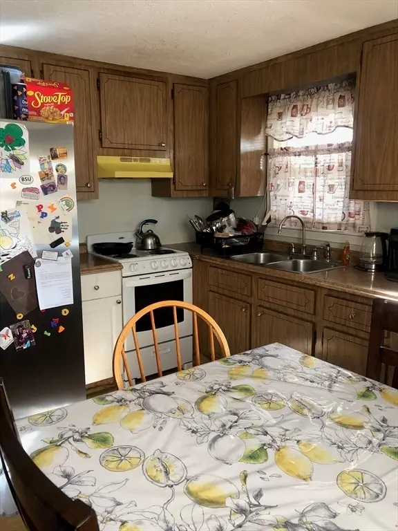 596 Ash St, Brockton, MA 02301 - Image #2