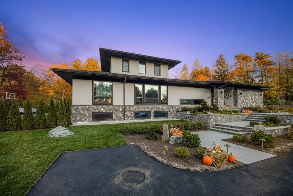 15 Myles Standish Rd, Weston, MA 02493 - Image #1