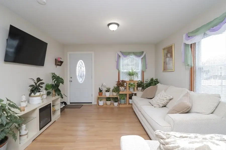 70-72 Manhattan St, Springfield, MA 01109 - Image #3