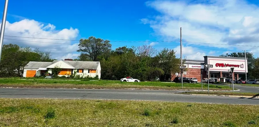 523 James St, Chicopee, MA 01020 - Image #2