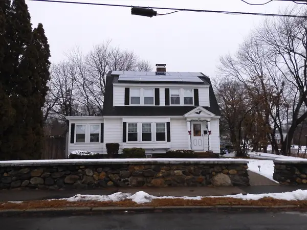 160 1/2 East St, Methuen, MA 01844